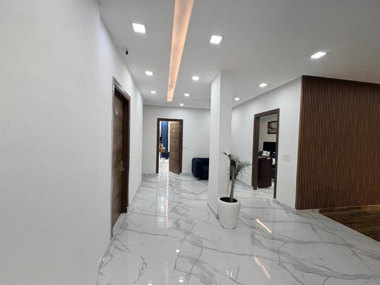 Pacific Inn Eco Central Gurgaon Exteriör bild