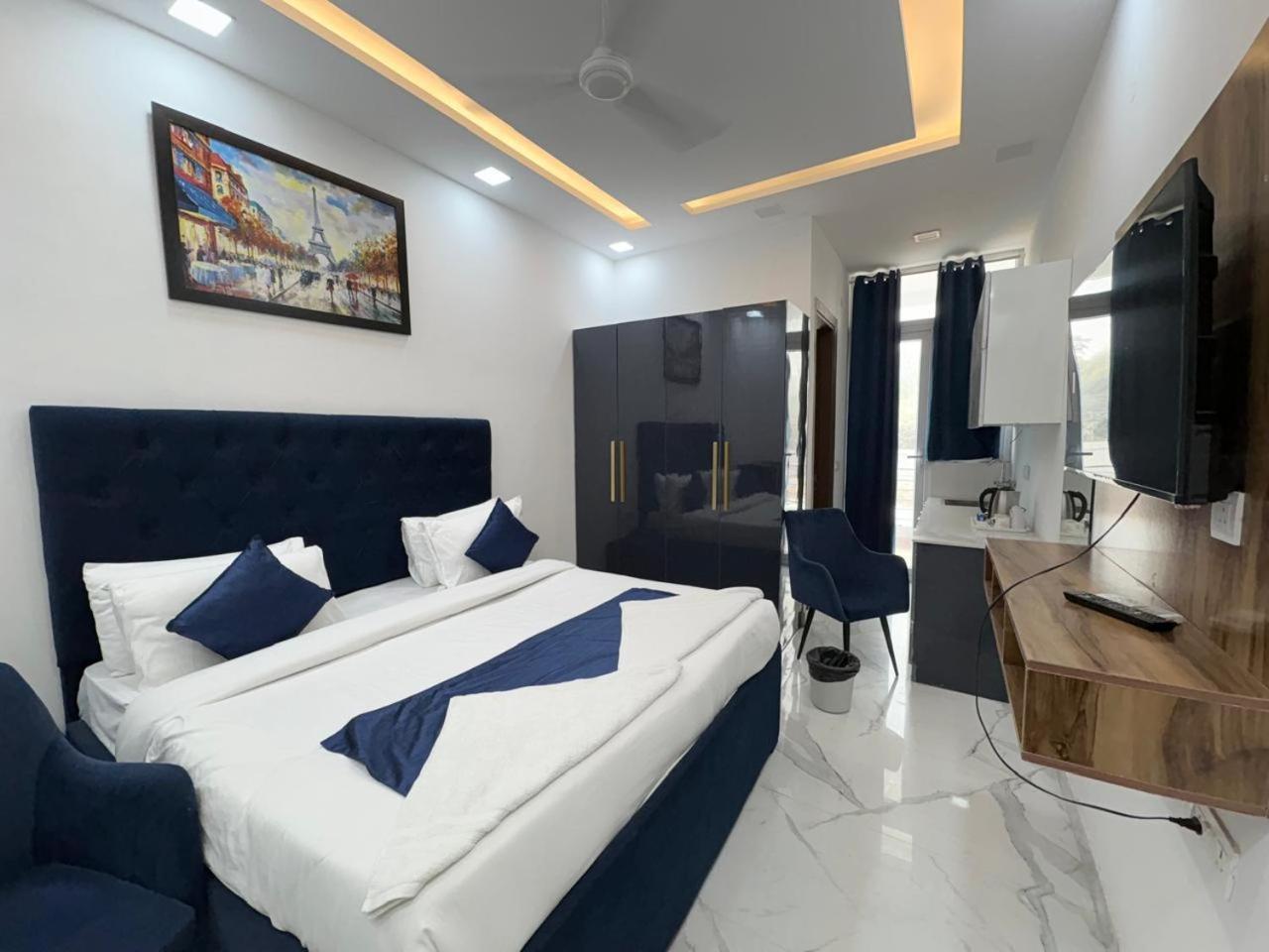 Pacific Inn Eco Central Gurgaon Exteriör bild