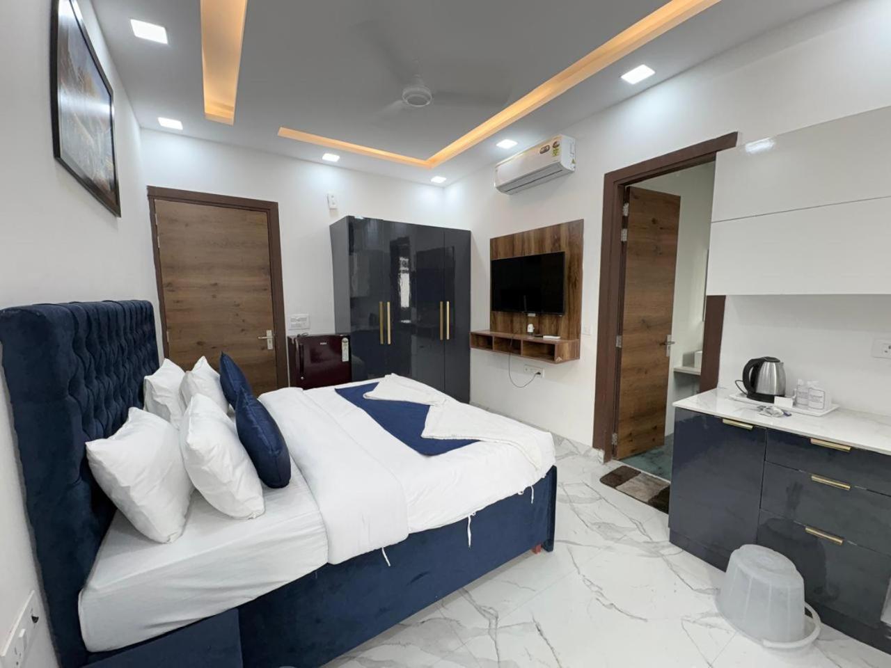 Pacific Inn Eco Central Gurgaon Exteriör bild