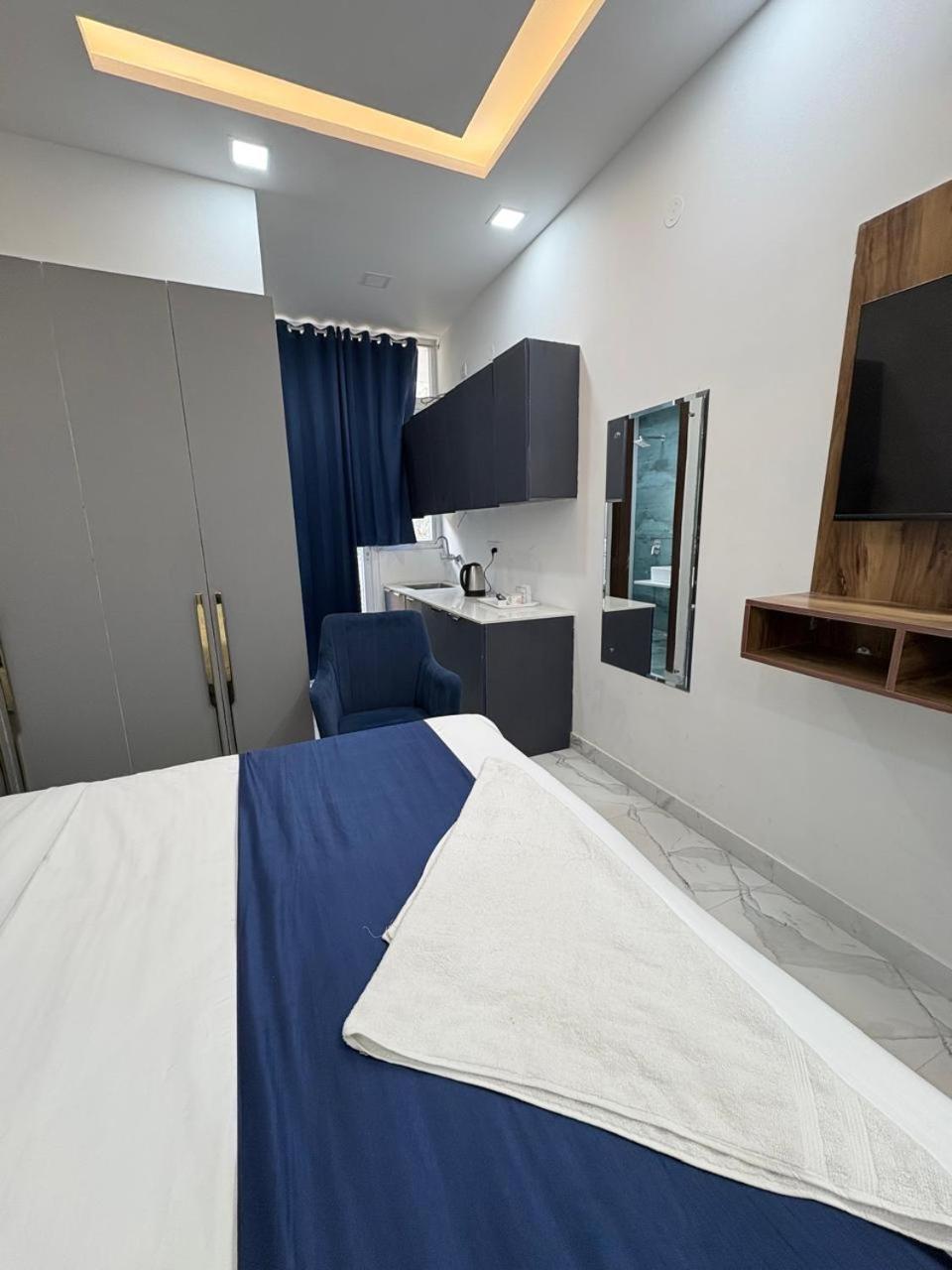 Pacific Inn Eco Central Gurgaon Exteriör bild
