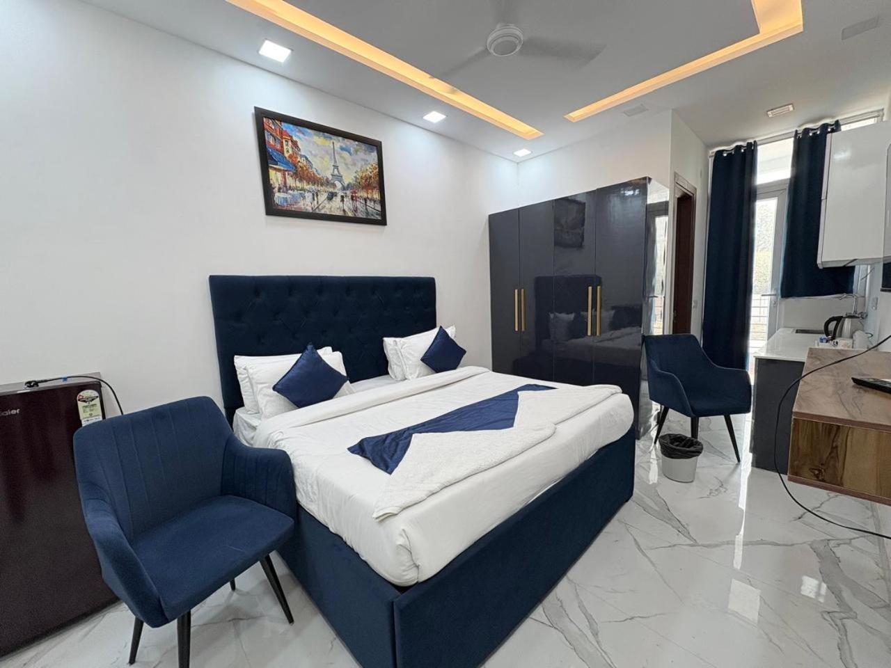 Pacific Inn Eco Central Gurgaon Exteriör bild