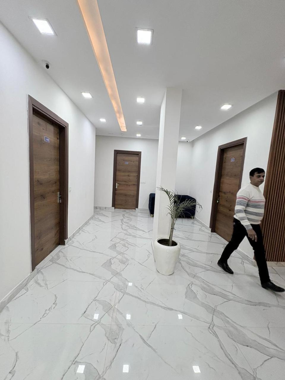 Pacific Inn Eco Central Gurgaon Exteriör bild