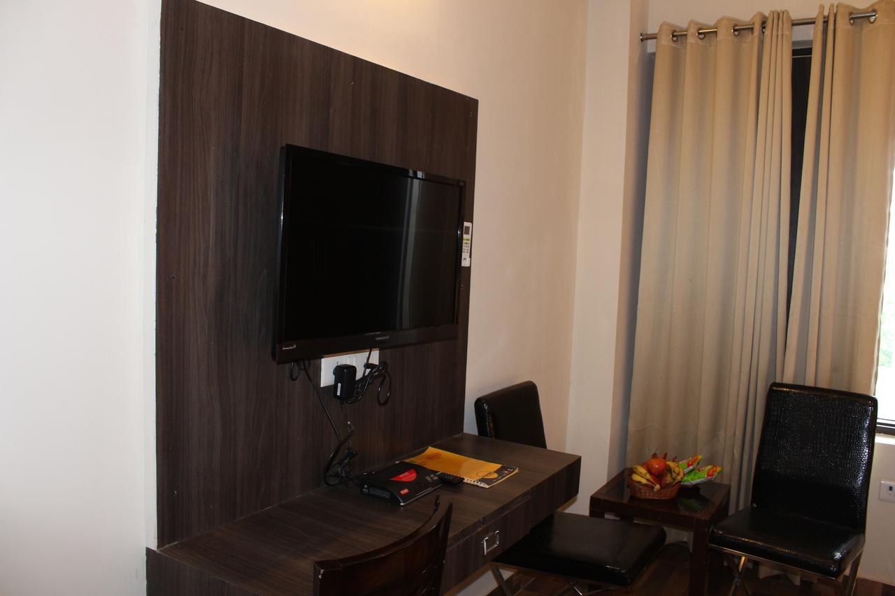Pacific Inn Eco Central Gurgaon Exteriör bild