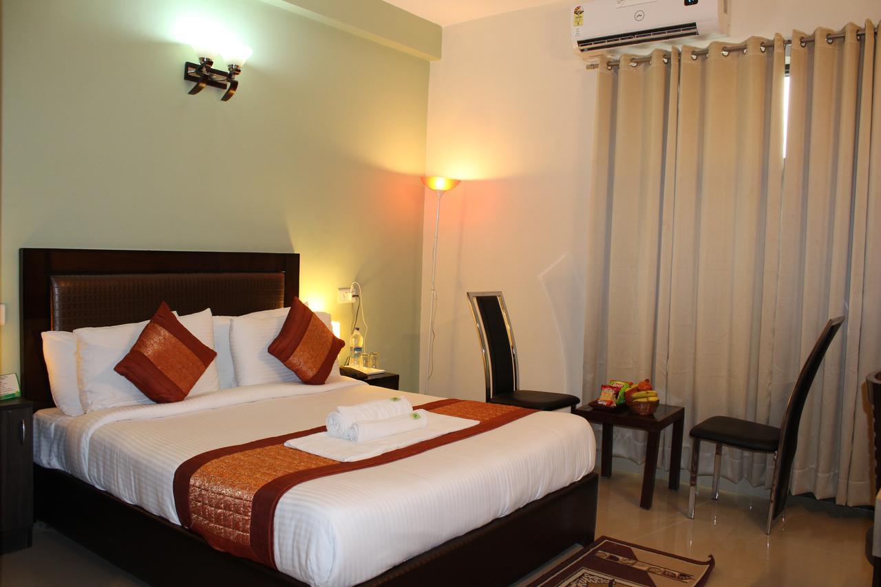 Pacific Inn Eco Central Gurgaon Exteriör bild