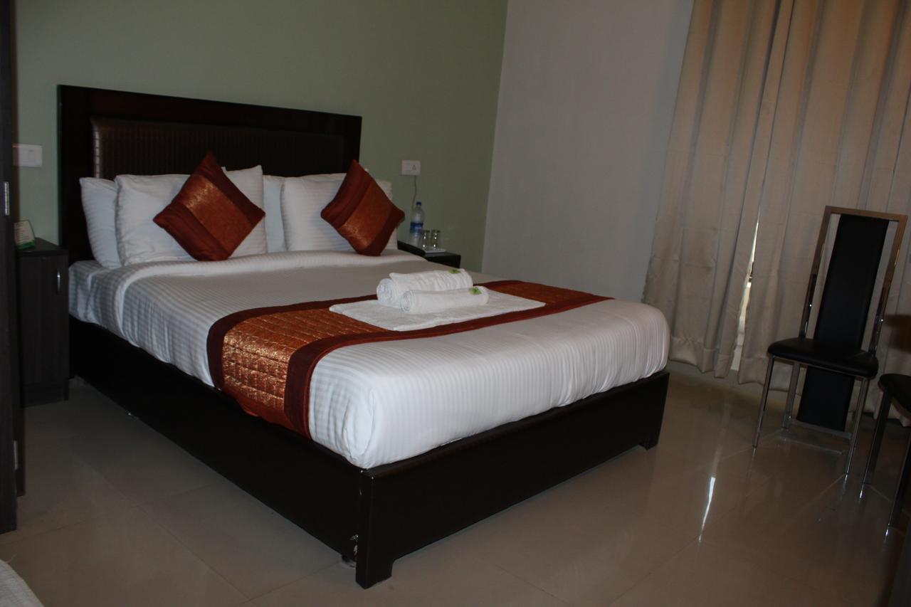 Pacific Inn Eco Central Gurgaon Exteriör bild