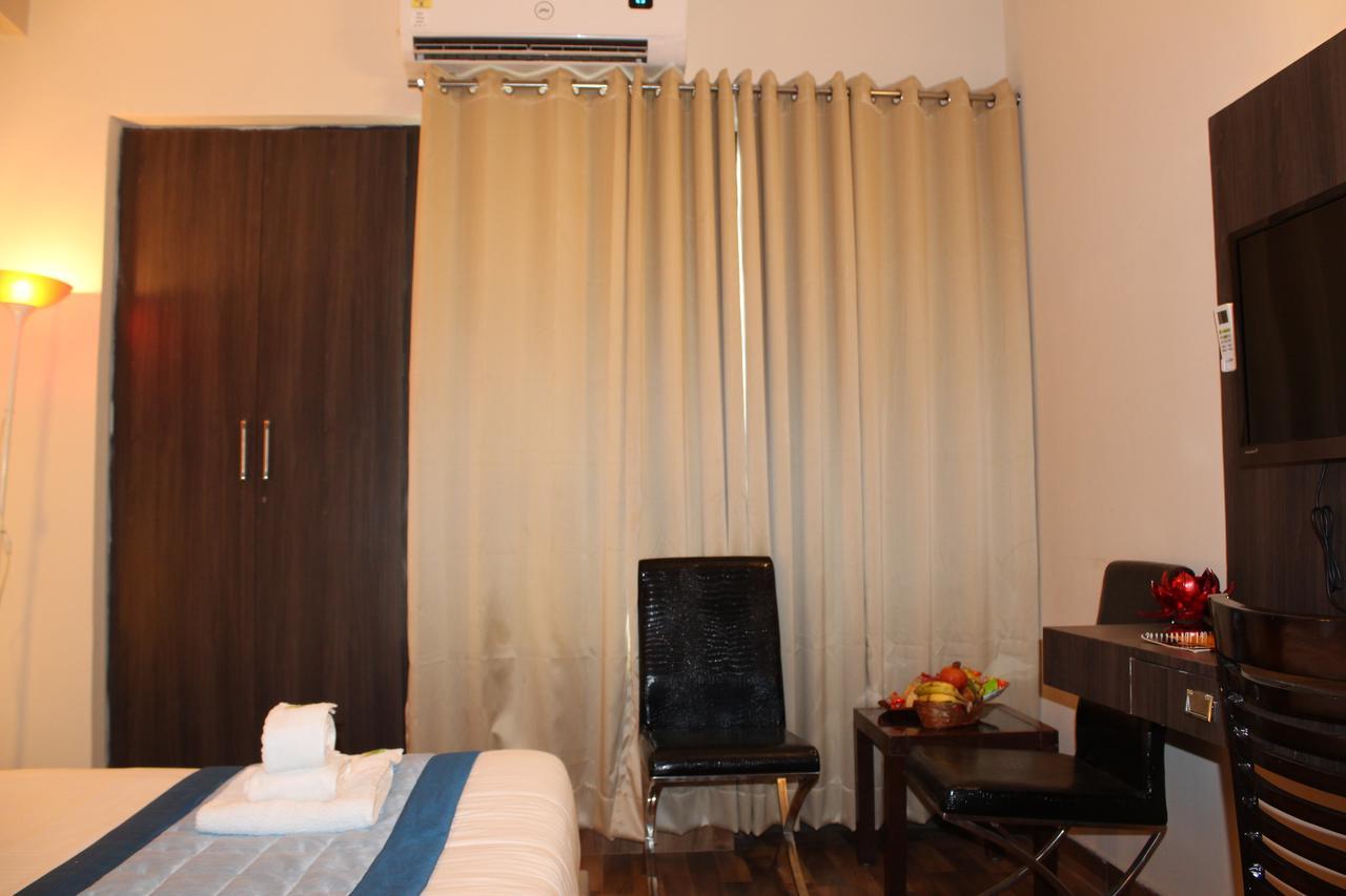 Pacific Inn Eco Central Gurgaon Exteriör bild