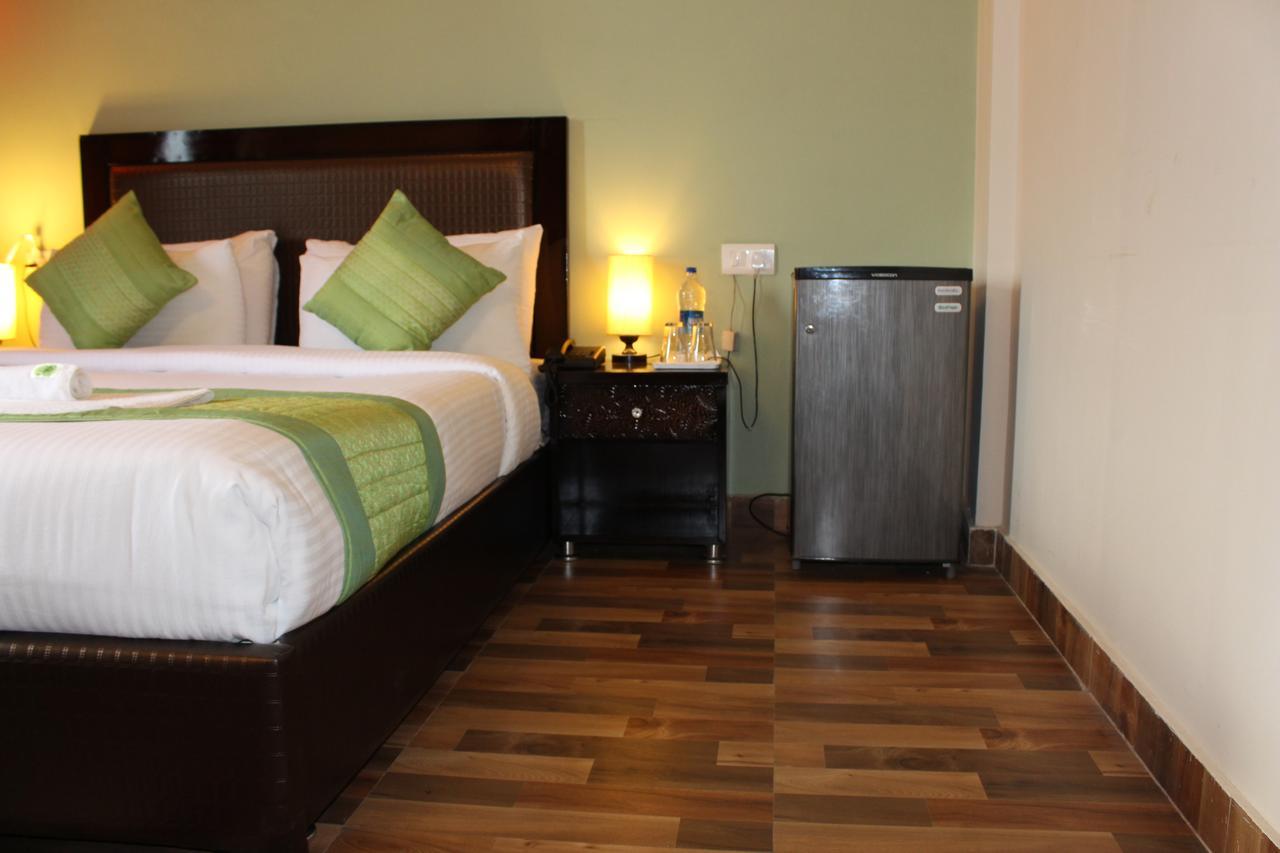 Pacific Inn Eco Central Gurgaon Exteriör bild