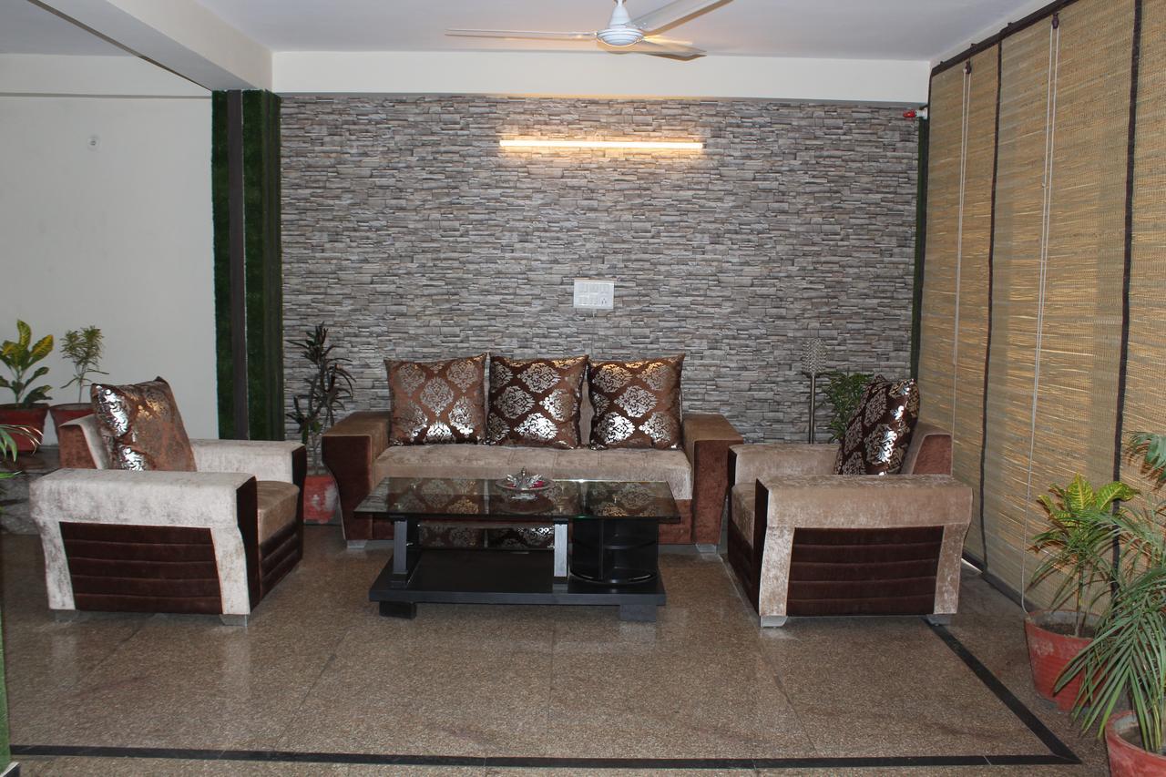 Pacific Inn Eco Central Gurgaon Exteriör bild
