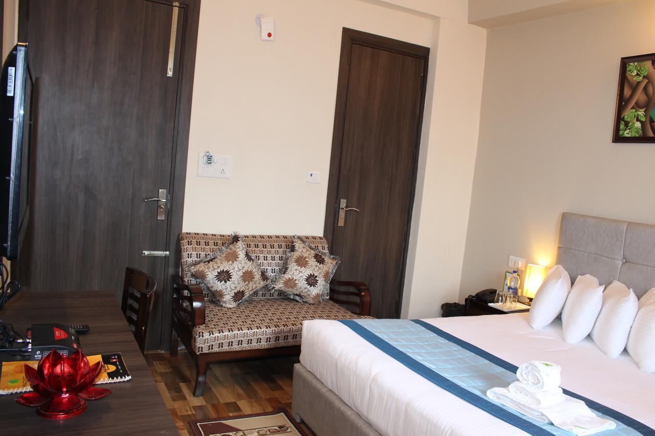 Pacific Inn Eco Central Gurgaon Exteriör bild