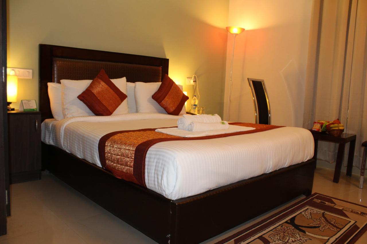 Pacific Inn Eco Central Gurgaon Exteriör bild