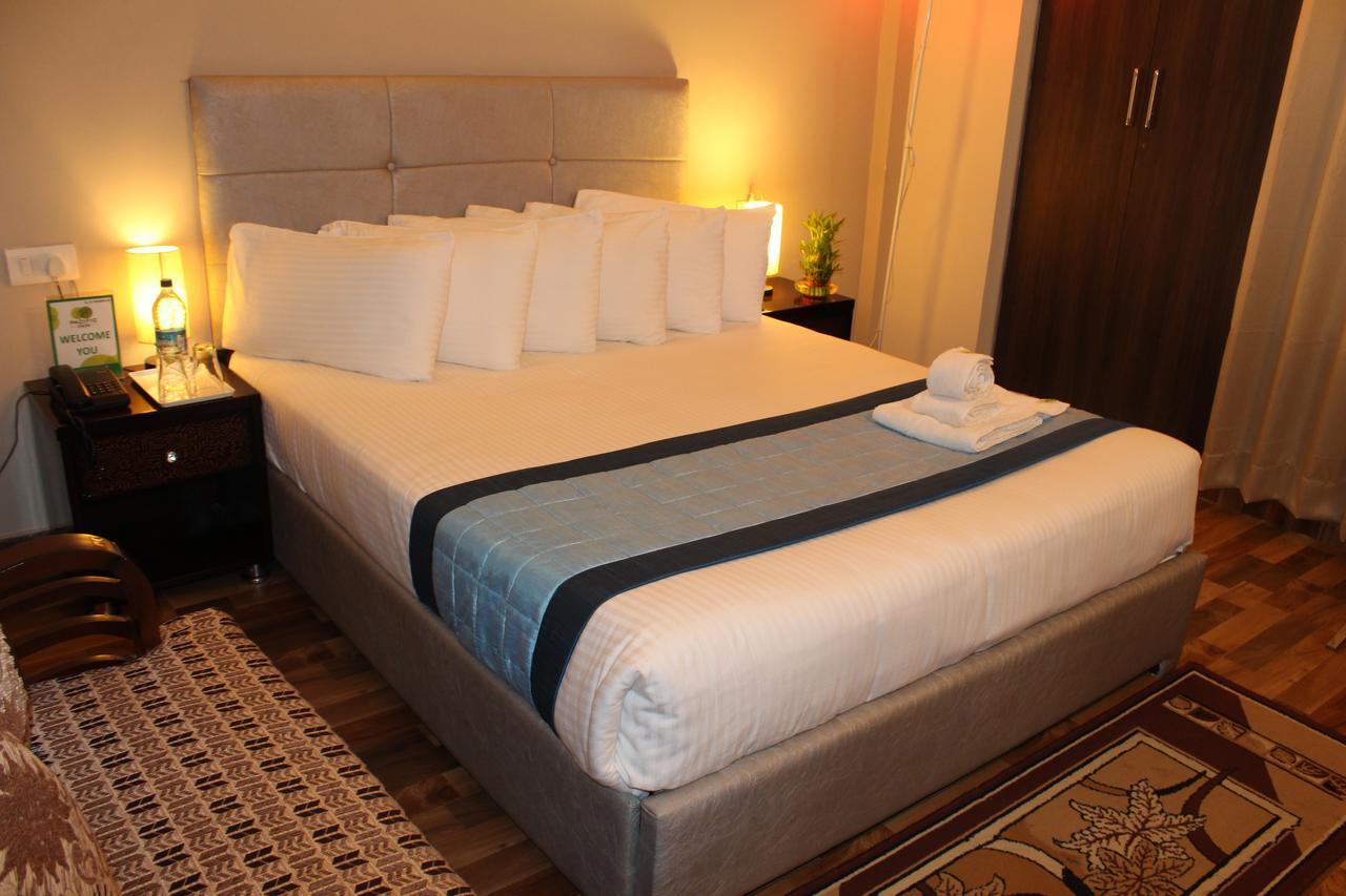 Pacific Inn Eco Central Gurgaon Exteriör bild