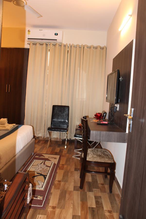 Pacific Inn Eco Central Gurgaon Exteriör bild