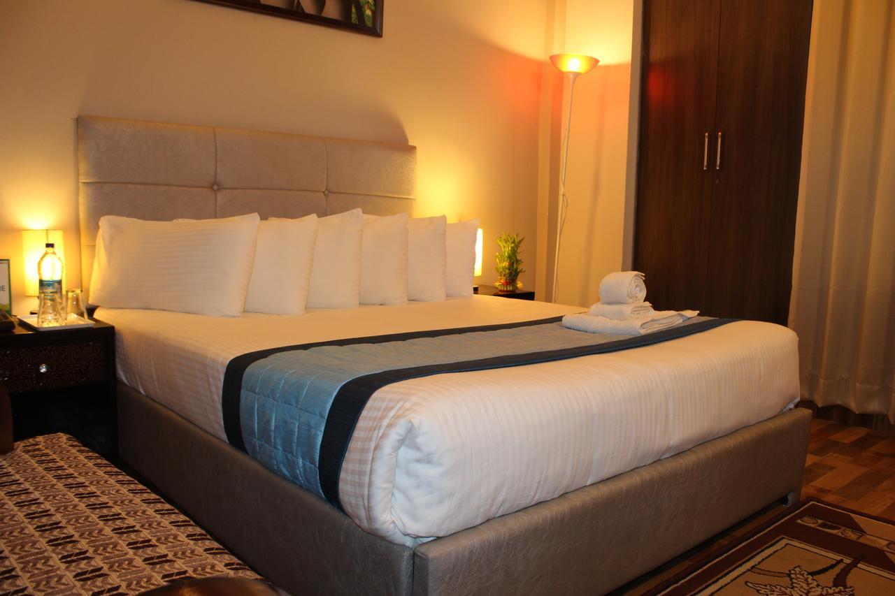 Pacific Inn Eco Central Gurgaon Exteriör bild