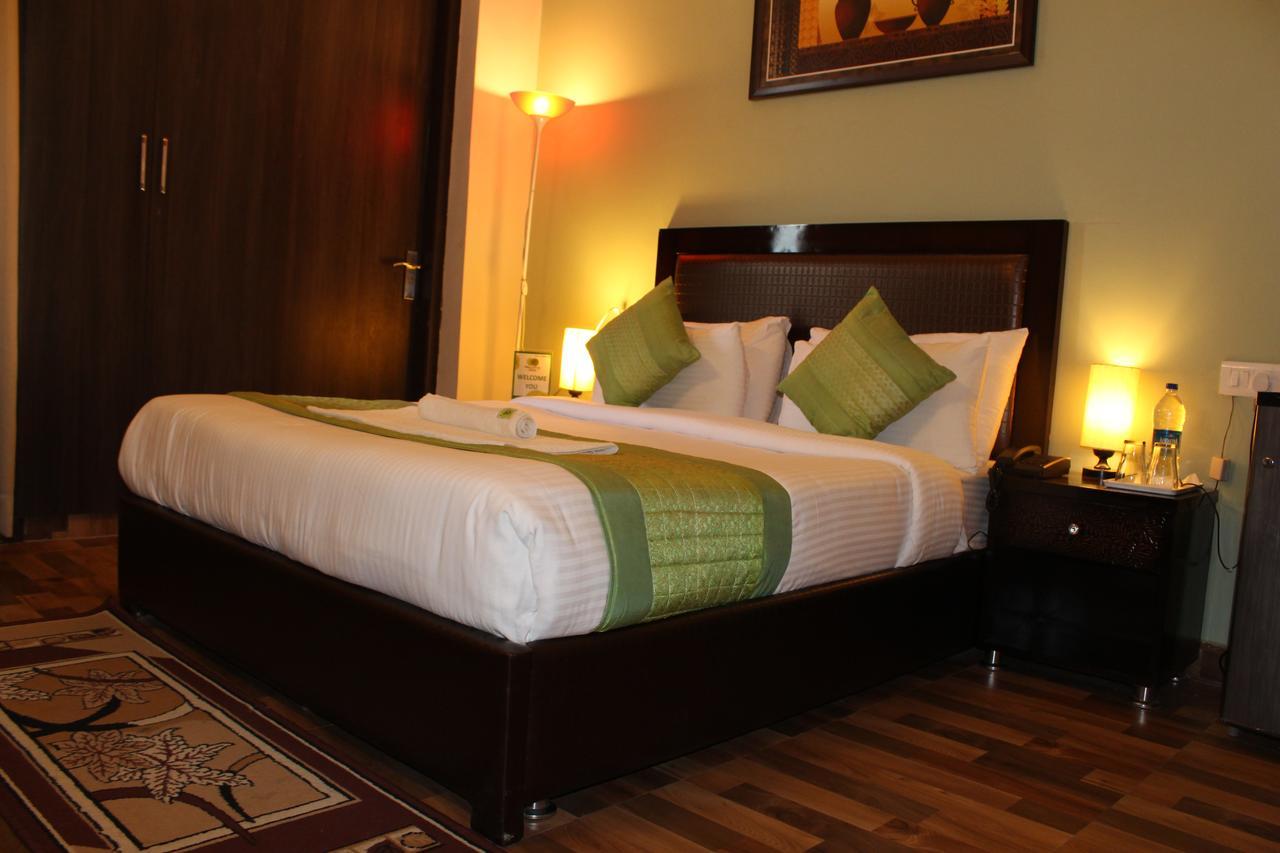 Pacific Inn Eco Central Gurgaon Exteriör bild