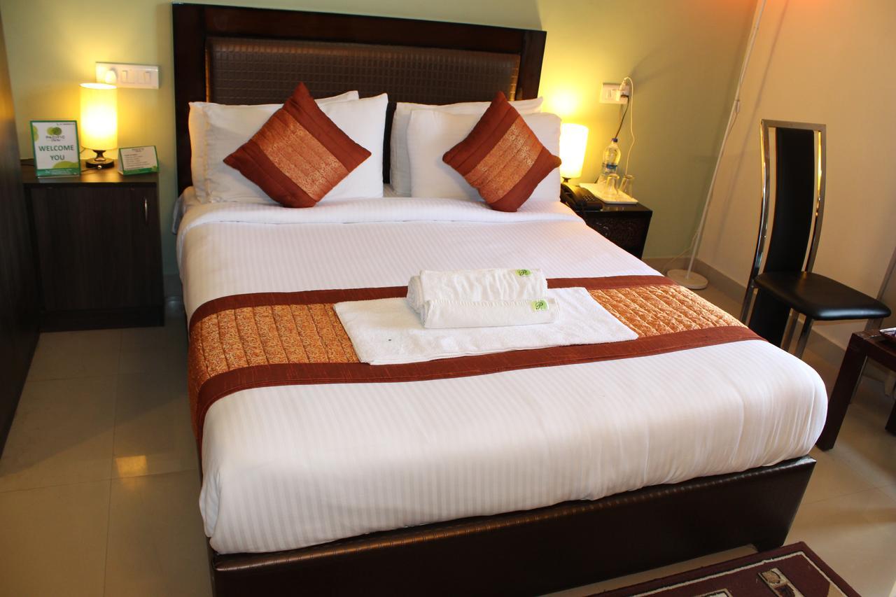 Pacific Inn Eco Central Gurgaon Exteriör bild