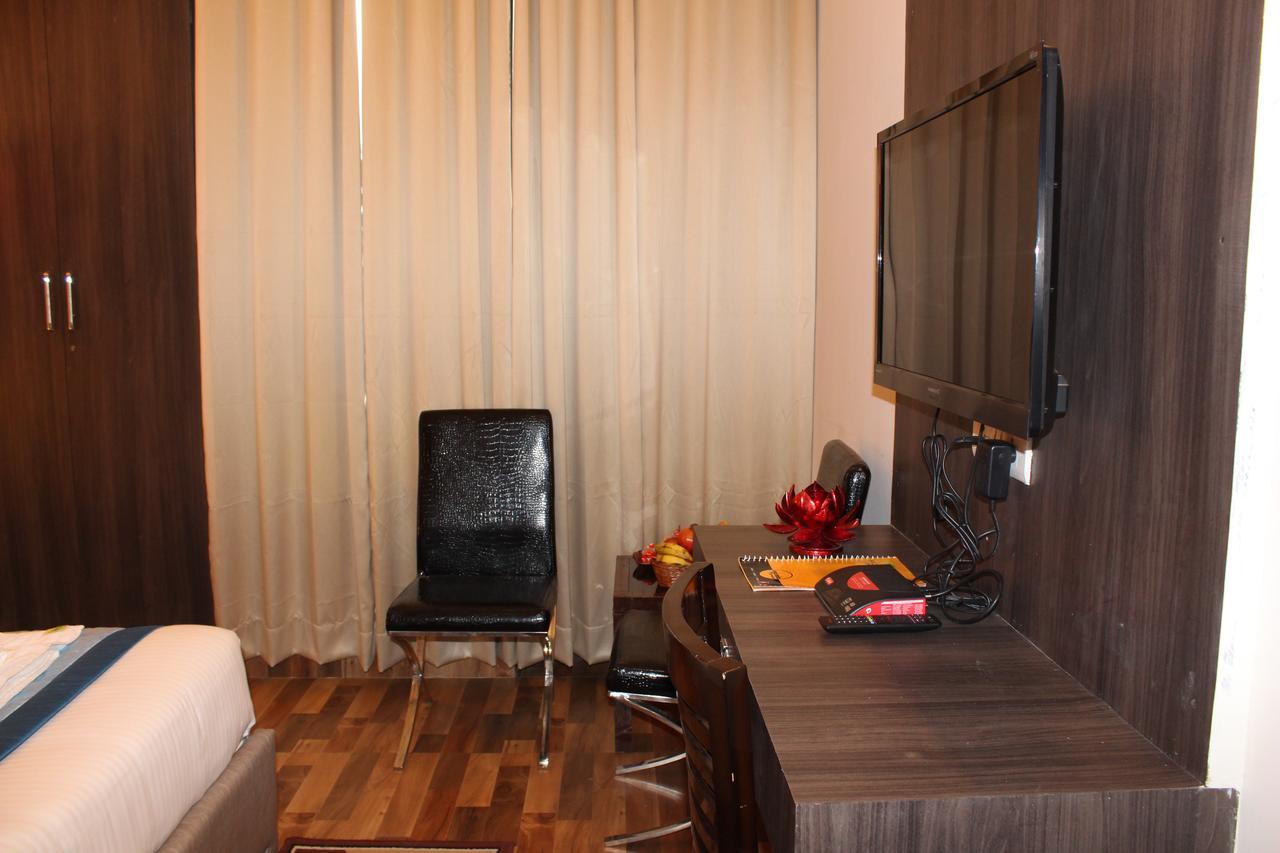 Pacific Inn Eco Central Gurgaon Exteriör bild
