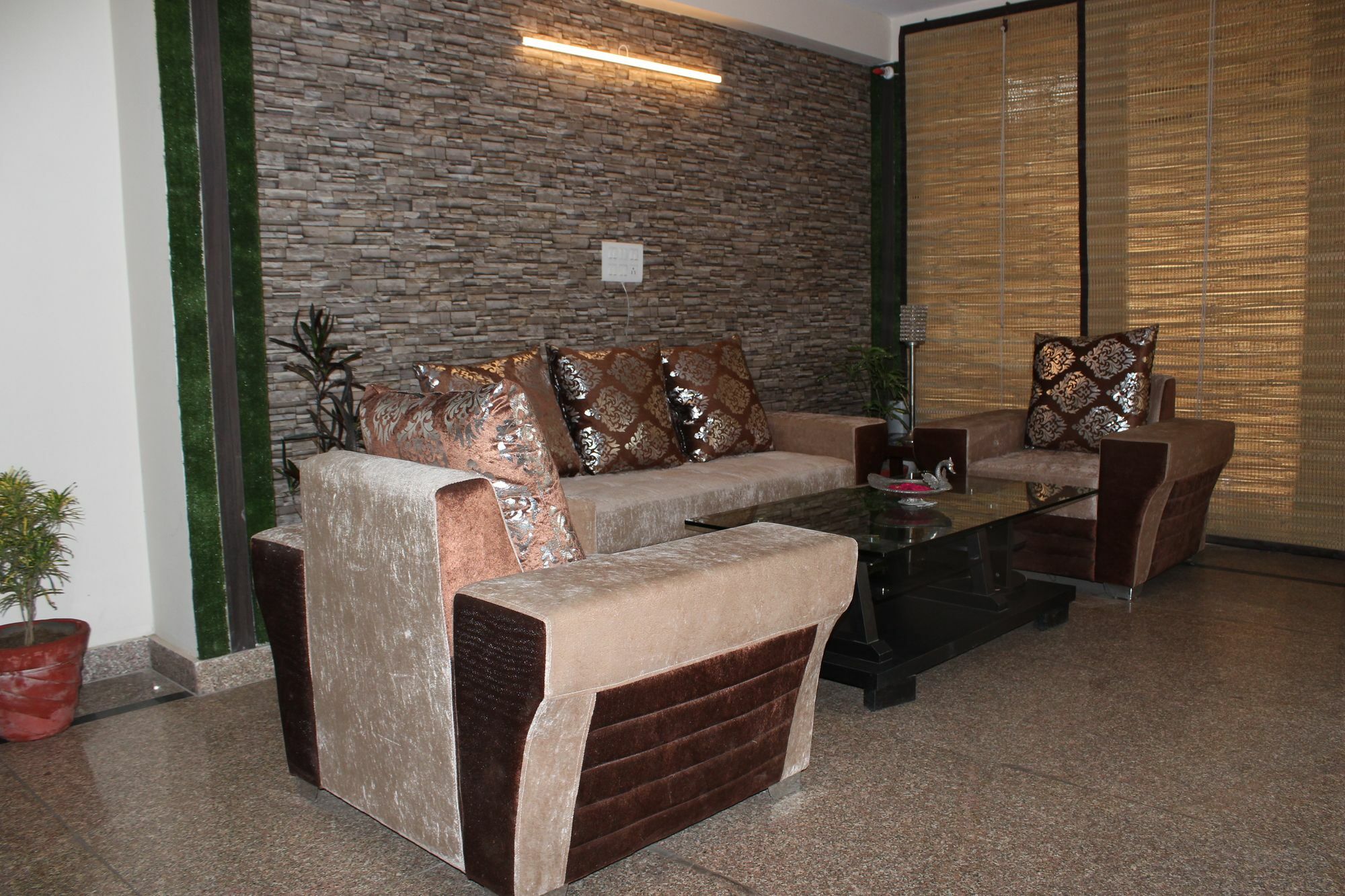 Pacific Inn Eco Central Gurgaon Exteriör bild